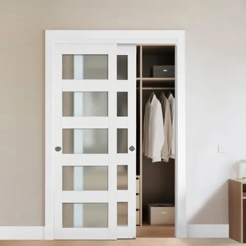 VEVOR Schuifdeur 1219 mm x 2032 mm (passende openingsmaat), gematteerde glazen bypass-schuifdeuren met bevestigingsset, massief hout en MDF-plaat met waterdicht PVC-oppervlak voor kasten, wit